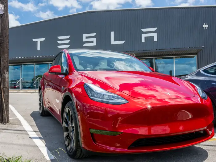 Tesla Faces Oil Leak Issue in New Model 3 Performance