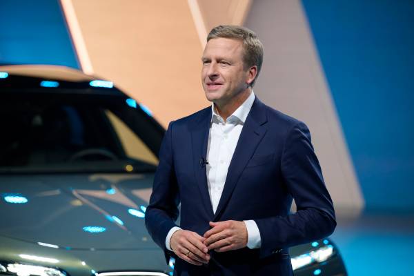 Nicht so schnell! BMW pushes EU to Pause Fossil Fuel Penalties Amid EV Slowdown