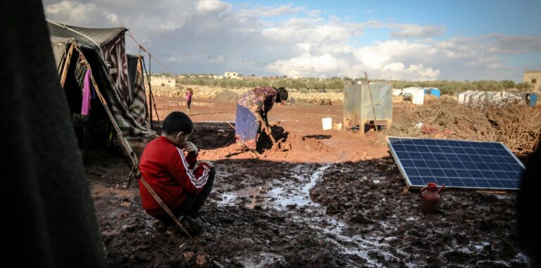 We gotta get outta here! Climate Crisis Fuels Migration from Super-hot nations