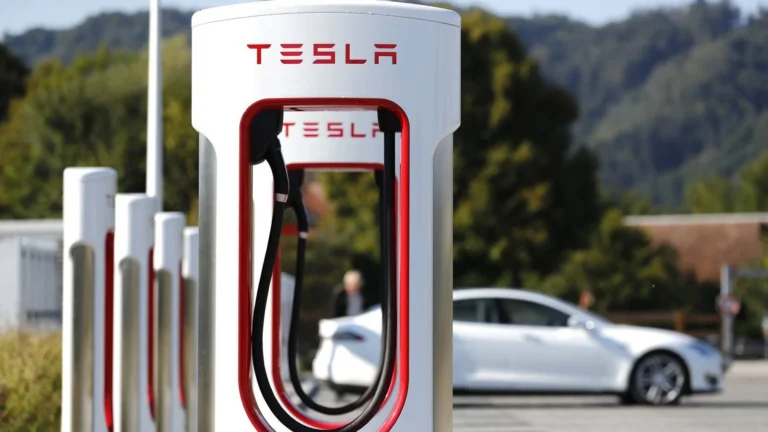 Tesla’s 60,000 Superchargers Could Boost EV Adoption