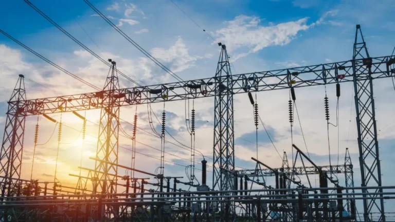 U.S. Power Grid Failures Could Jump 100-Fold by 2030