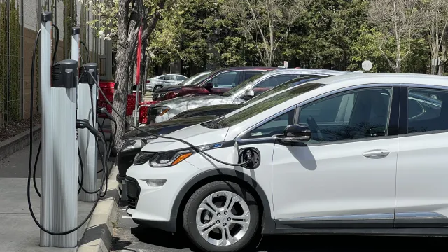 U.S. Electric Vehicle Adoption Stumbles Behind China