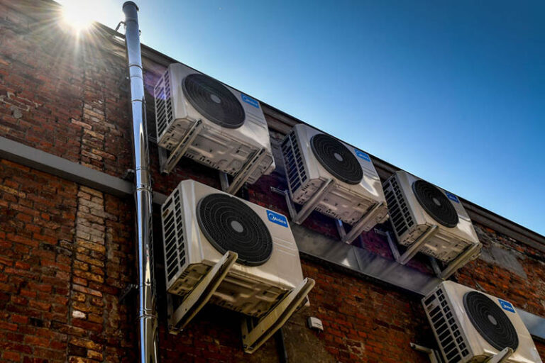 Europe’s Air Conditioning Debate Heats Up As Temperatures Top 100