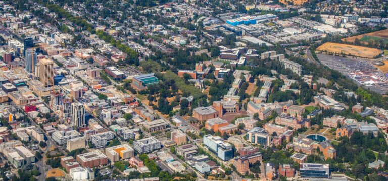 a city with many buildings