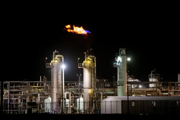 Global Fossil Fuel Expansion Endangers Climate Goals