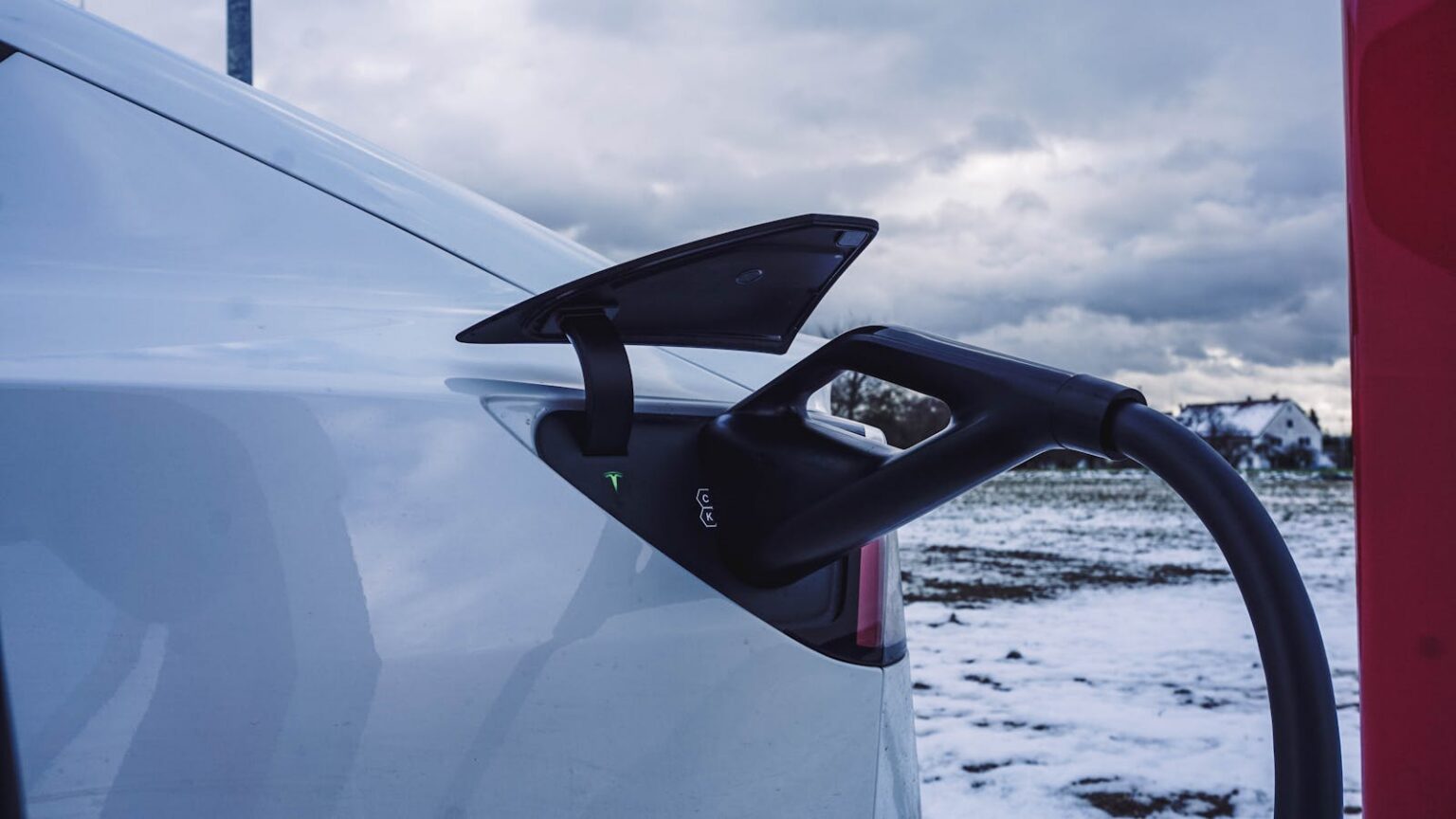 This tech could keep EVs from stressing the grid — and save everyone ...