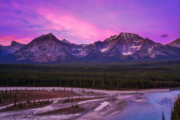 900 Wildfires In Canada, Total Hits 3,900